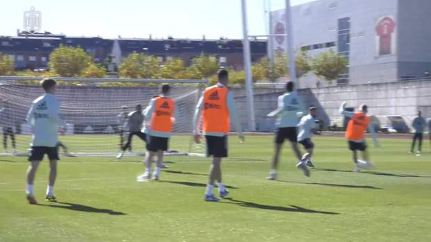Jordi Alba, Azpilicueta, Olmo and De Tomás beat teammates in Spain training