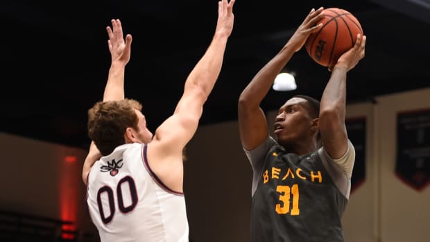 Nov 14, 2019; Moraga, CA, USA; Long Beach State 49ers guard Chance Hunter (31) shoots over St. Mary's Gaels guard Tanner Krebs (00) during the second half at McKeon Pavilion. Mandatory Credit: Cody Glenn-USA TODAY Sports