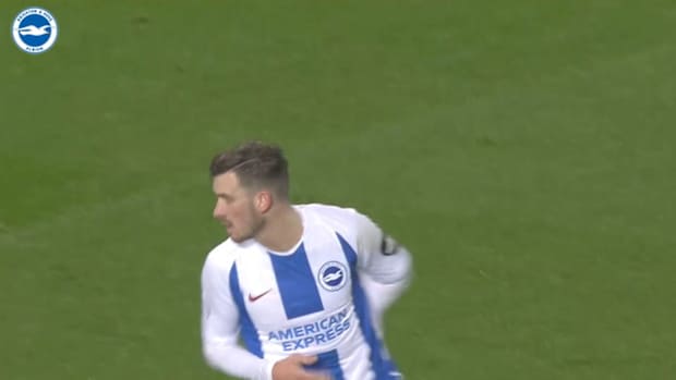 Propper's fine assist for Gross vs Manchester United