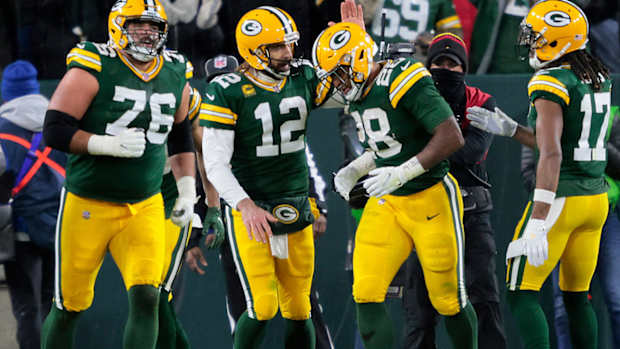aaron-rodgers-aj-dillon-green-bay-packers