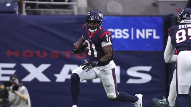 Nov 28, 2021; Houston, Texas, USA; Houston Texans running back David Johnson (31) runs with the ball during the game against the New York Jets at NRG Stadium. Mandatory Credit: Troy Taormina-USA TODAY Sports