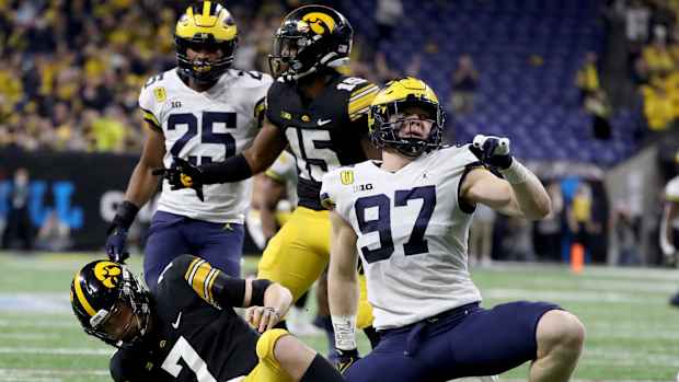Aidan Hutchinson Michigan Defensive End Heisman Finalist