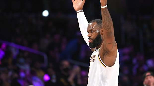 lebron james crowd 12-12 usa today