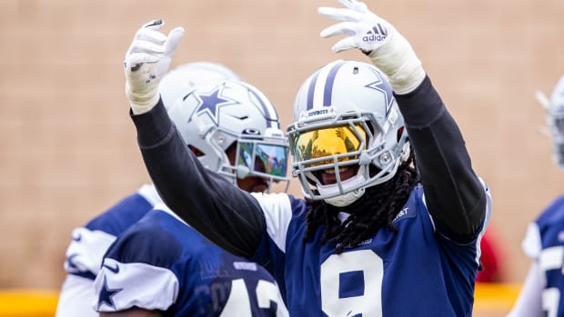 Jul 25, 2021; Oxnard, CA, USA; Dallas Cowboys linebacker Jaylon Smith (9) during training camp at the Marriott Residence Inn.