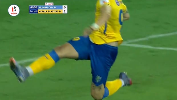 El golazo de volea de Álvaro Vázquez en la Superliga de India