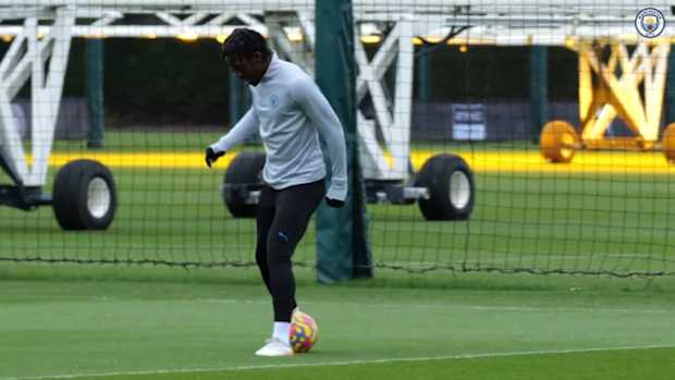 City stars show off skills in pre-Christmas training