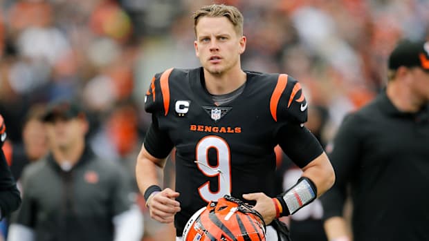Joe Burrow runs off the field