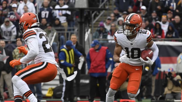 Nov 14, 2021; Cleveland Browns wide receiver Anthony Schwartz (10) returns a kickoff during the first half against the New England Patriots at Gillette Stadium. Foxborough, Massachusetts, USA; Mandatory Credit: Bob DeChiara-USA TODAY Sports
