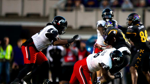 Cincinnati Bearcats defensive lineman Jabari Taylor (90) sacks East Carolina Pirates safety Dru Dotter (12) on third down in the first half of the NCAA football game between the Cincinnati Bearcats and the East Carolina Pirates at Dowdy-Ficklen Stadium in Greenville, NC, on Friday, Nov. 26, 2021. Cincinnati Bearcats At East Carolina Pirates 17