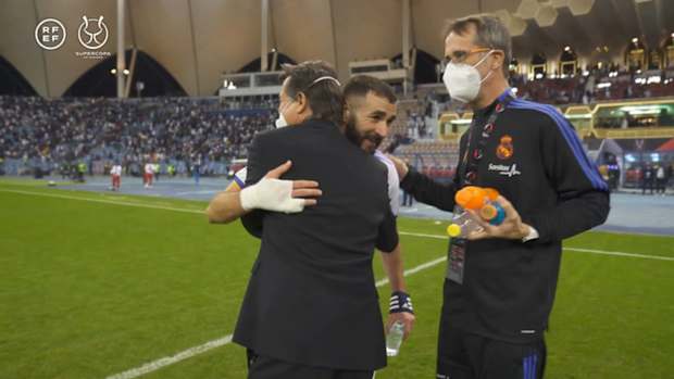 Behind the scenes: Benzema gives shirt to fans