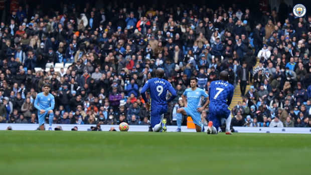 Pitchside: De Bruyne lashes home winner vs Chelsea