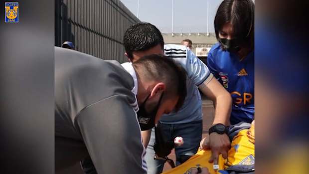 Gignac's nice gesture with a fan