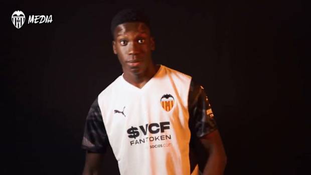 Ilaix Moriba signs for Valencia