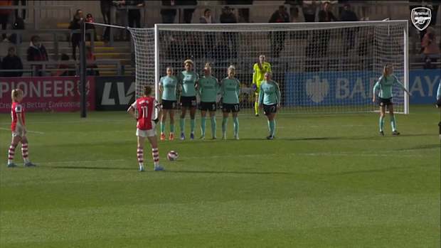 Beth Mead's superb free-kick vs Brighton