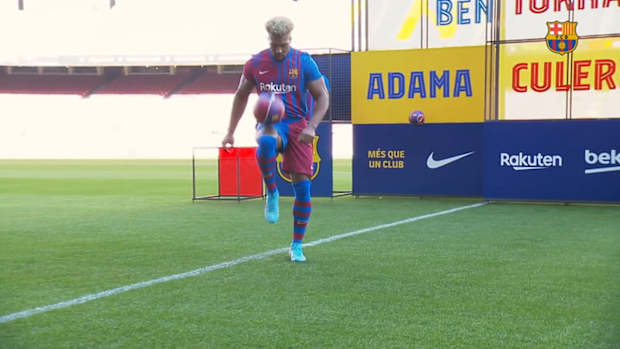 Adama Traoré shows skills in official unveiling