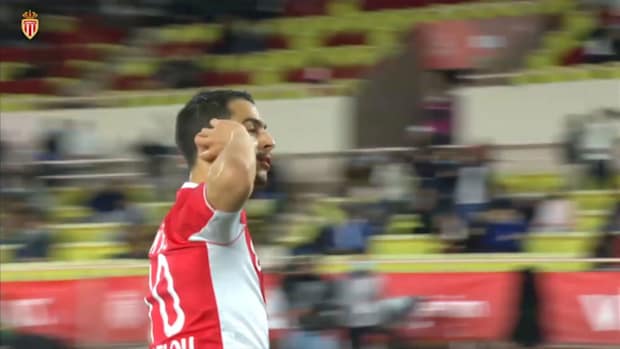 Wissam Ben Yedder's wonderful chip vs Lyon