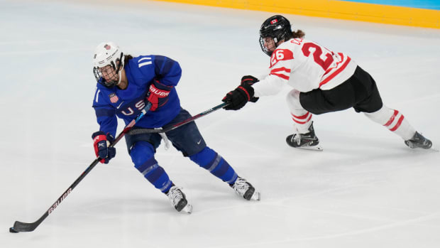 us-canada-gold-game-leaf