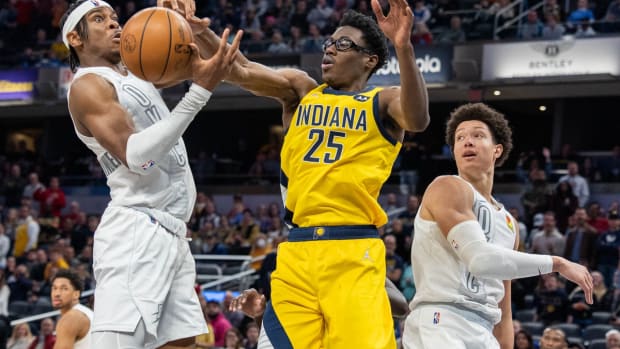 Feb 25, 2022; Indianapolis, Indiana, USA; Indiana Pacers forward Jalen Smith (25) and Oklahoma City Thunder guard Shai Gilgeous-Alexander (2) fight for a rebound in the second half at Gainbridge Fieldhouse. Mandatory Credit: Trevor Ruszkowski-USA TODAY Sports