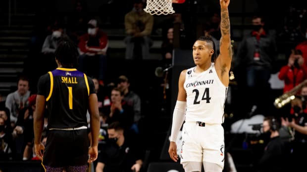 Cincinnati Bearcats guard Jeremiah Davenport (24) celebrates after a turnover in the second half of the NCAA men's basketball game on Wednesday, Jan. 12, 2022, at Fifth Third Arena in Cincinnati. Cincinnati Bearcats defeated East Carolina Pirates 79-71. East Carolina Pirates At Cincinnati Bearcats 119