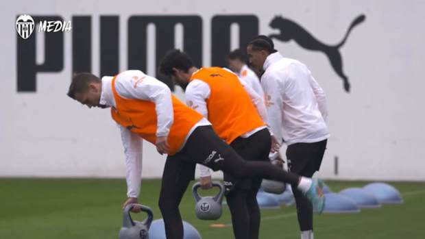 Valencia begin preparations for game vs Elche