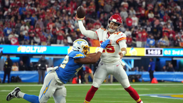 NFL: Kansas City Chiefs at Los Angeles Chargers Dec 16, 2021; Inglewood, California, USA; Kansas City Chiefs quarterback Patrick Mahomes (15) throws a pass while pressured by Los Angeles Chargers outside linebacker Uchenna Nwosu (42) in the first half at SoFi Stadium.