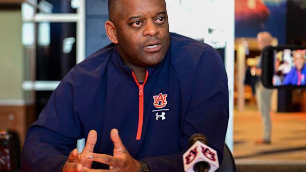 Coach Ike Hilliard Auburn AU FB on Monday, March 21, 2022 in Auburn, Ala. Todd Van Emst/AU Athletics