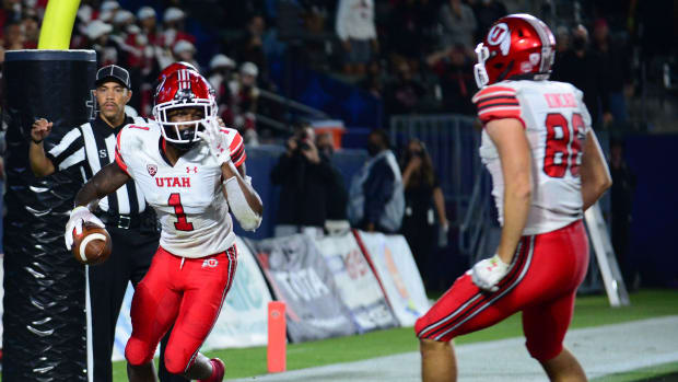 Utah Utes wide receiver Theo Howard (1) celebrates with tight end Dalton Kincaid (86) his touchdown scored against the San Diego State Aztecs during the second half at Dignity Health Sports Park.