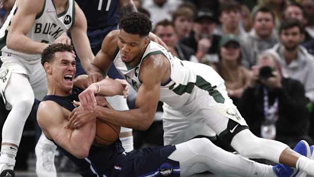 Dallas Mavericks, Giannis Antetokounmpo, Milwaukee Bucks, Dwight Powell