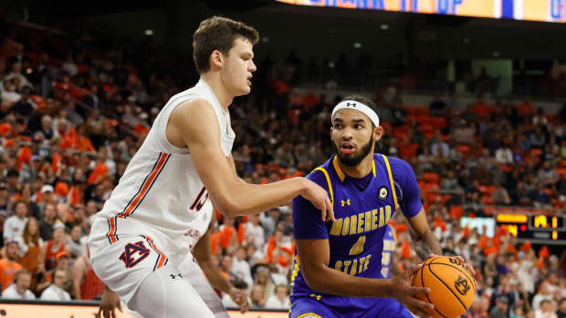 Nov 9, 2021; Auburn, Alabama, USA; Auburn Tigers forward Walker Kessler (13) pressures Morehead State Eagles forward Johni Broome (4) during the first half at Auburn Arena. Mandatory Credit: John Reed-USA TODAY Sports