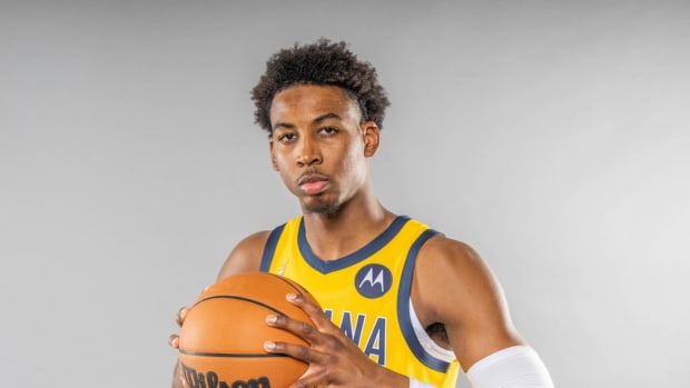 Nate Hinton signed a two-way contract with the Pacers on April 7.