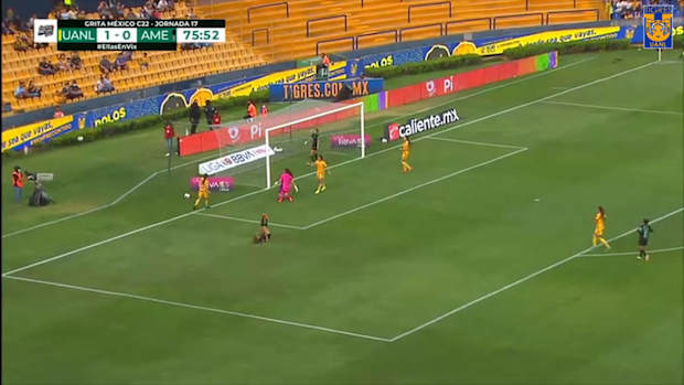 Outstanding save by Tigres Women goalkeeper Cecilia Santiago