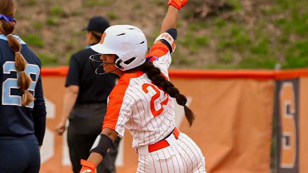 SU UNC Softball