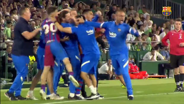 Barça's wild celebrations on the touchline after later winner vs Betis
