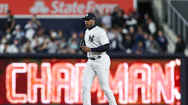 New York Yankees closer Aroldis Chapman runs in from bullpen