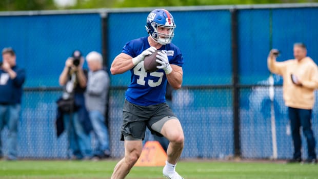 May 13, 2022; East Rutherford, NJ, USA; New York Giants tight end Daniel Bellinger (45) practices a drill during rookie camp at Quest Diagnostics Training Center.
