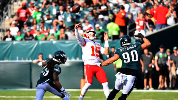 Oct 3, 2021; Philadelphia, Pennsylvania, USA; Kansas City Chiefs quarterback Patrick Mahomes (15) throws a touchdown under pressure from Philadelphia Eagles free safety Avonte Maddox (29) and defensive end Ryan Kerrigan (90) during the fourth quarter at Lincoln Financial Field. Mandatory Credit: Eric Hartline-USA TODAY Sports
