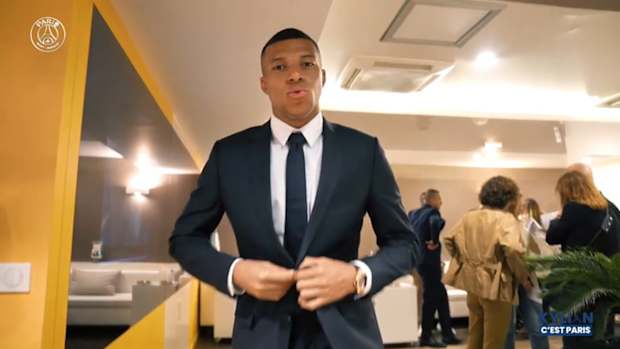 Behind the scenes: Mbappé's contract extension at the Parc des Princes