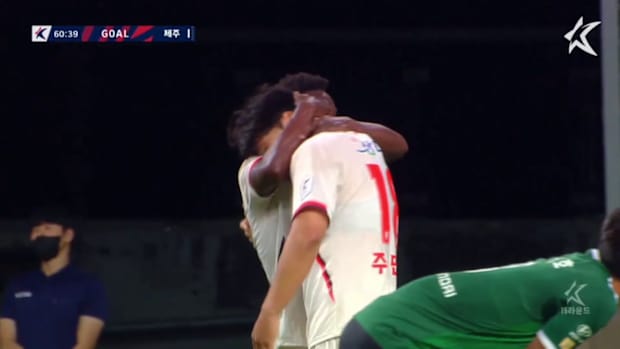 Joo Min-kyu double stuns Jeonbuk