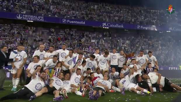 Valladolid celebrate their promotion: 'Jump, Ronaldo!'