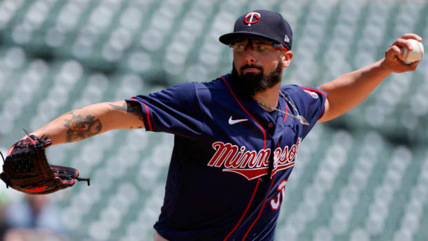 Minnesota Twins starting ptitcher Smeltzer (31) pitches in the second inning against the Detroit Tigers