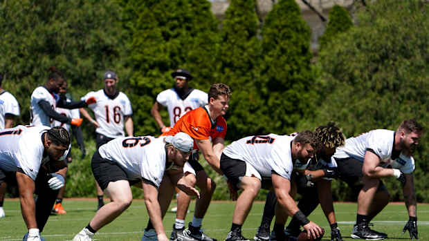Cincinnati Bengals quarterback Joe Burrow (9) takes a snap during practice, Tuesday, May 17, 2022, at the Paul Brown Stadium practice fields in Cincinnati. Cincinnati Bengals Practice May 17 0106