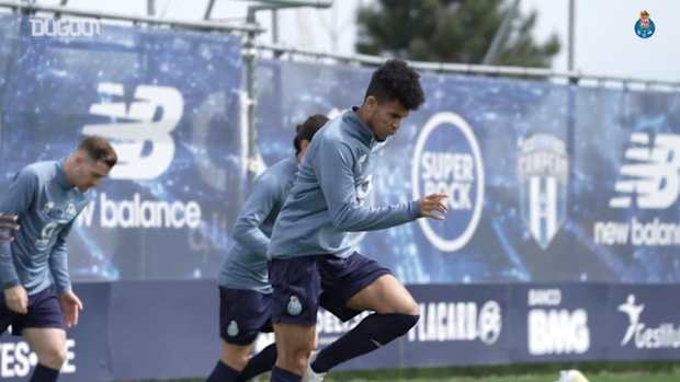 Behind the scenes of FC Porto's trip to face Chelsea in Seville