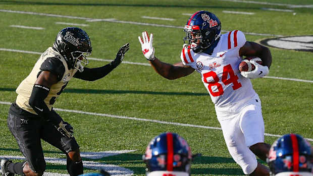 Ole Miss TE Kenny Yeboah stiff arm