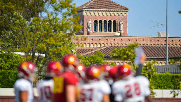042721-USC-FOOTBALL-PRACTICE-8596