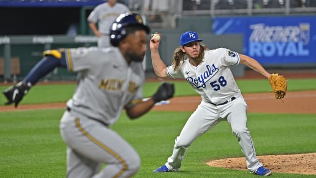 May 18, 2021; Kansas City, Missouri, USA; Kansas City Royals relief pitcher Scott Barlow (58) throws the ball to first to get Milwaukee Brewers base runner Jackie Bradley Jr. (41) during the seventh inning at Kauffman Stadium. Mandatory Credit: Peter Aiken-USA TODAY Sports