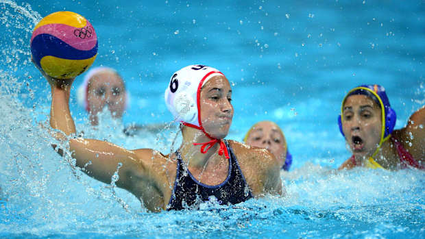 maggie-steffens-water-polo