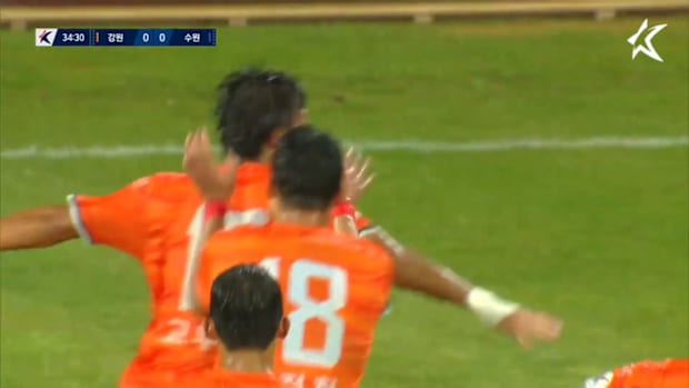Ko Moo-yeol's ferocious free-kick against Suwon Bluewings