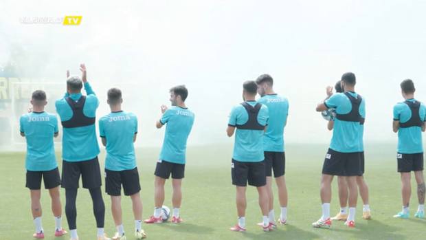 Villarreal players receive send-off from fans ahead of European Supercup