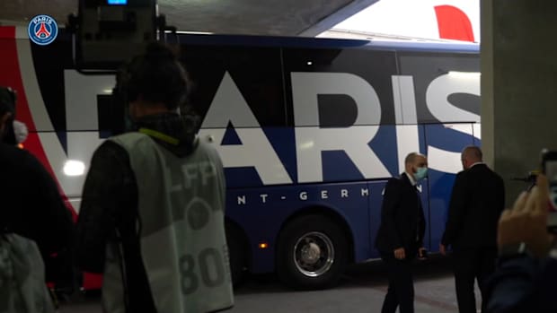 PSG squad arrive ahead of Messi's debut