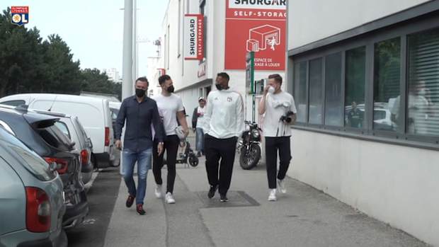 Behind the scenes of Boateng's arrival at Lyon